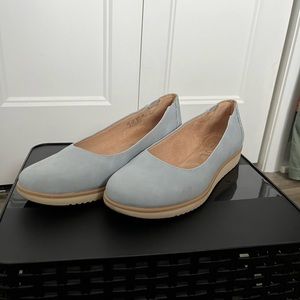 Flat shoes
